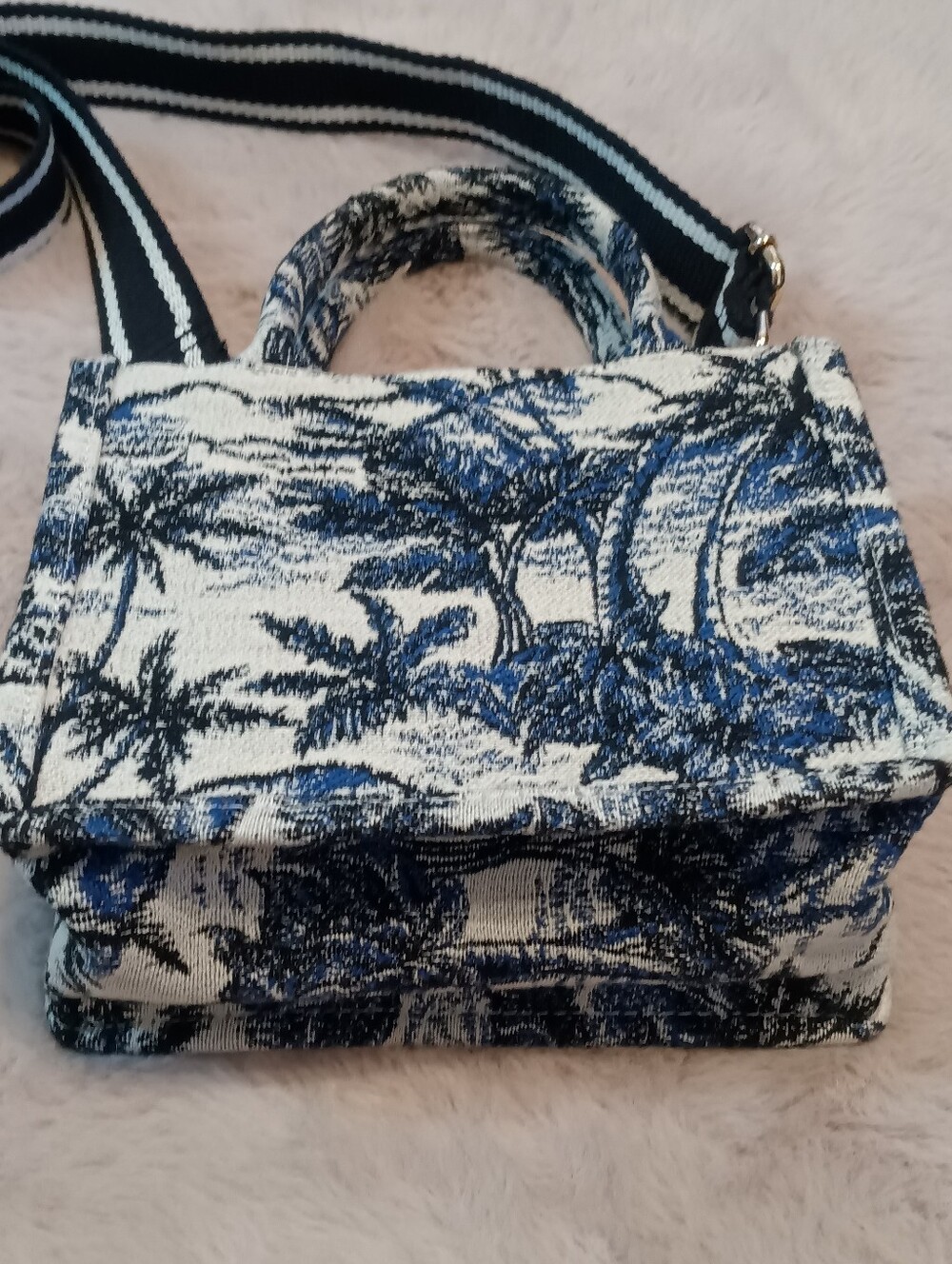 H&M Mini Crossbody - Picture 2 of 6